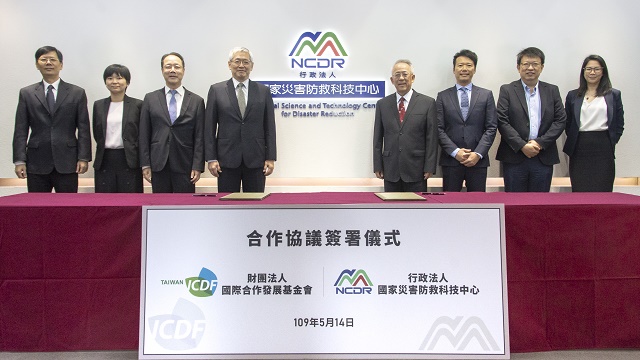 TaiwanICDF and the National Science and Technology Center for Disaster Reduction sign a Memorandum of Cooperation to integrate Taiwan’s technology and experience to assist partner countries in building disaster prevention abilities