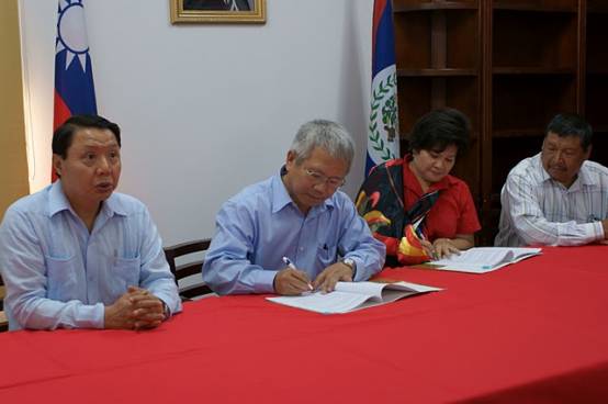 TaiwanICDF and La Inmaculada Credit Union Sign Funding Agreement to Support Production, Marketing and Export of Papaya in Northern Belize