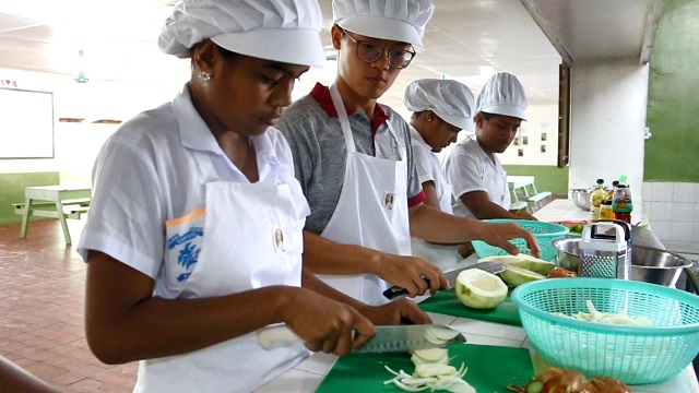 Starting from young age to improve eating habits in Kiribati