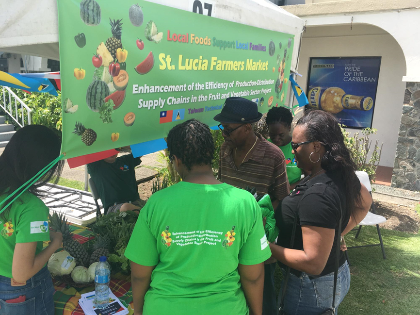 Feeling the warmth of fresh produce – TaiwanICDF holds farmers’ market together with St. Lucia