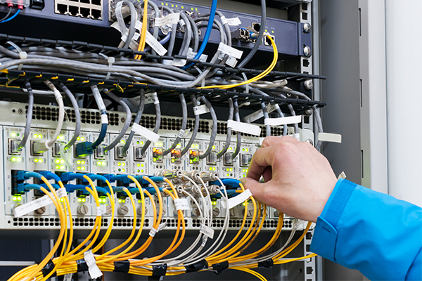 4. Training on Network Cabling and Bandwidth Management (English, Spanish)
