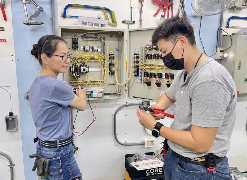 8. 水電裝配暨家電維修技職班